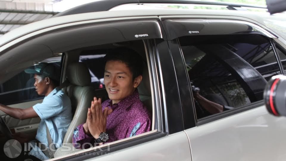Rio Haryanto bertemu pengusaha Sandiaga Uno, dengan harapan mendapat bantuan dana untuk tampil di Formula 1. Copyright: &copy; Herry Ibrahim/INDOSPORT